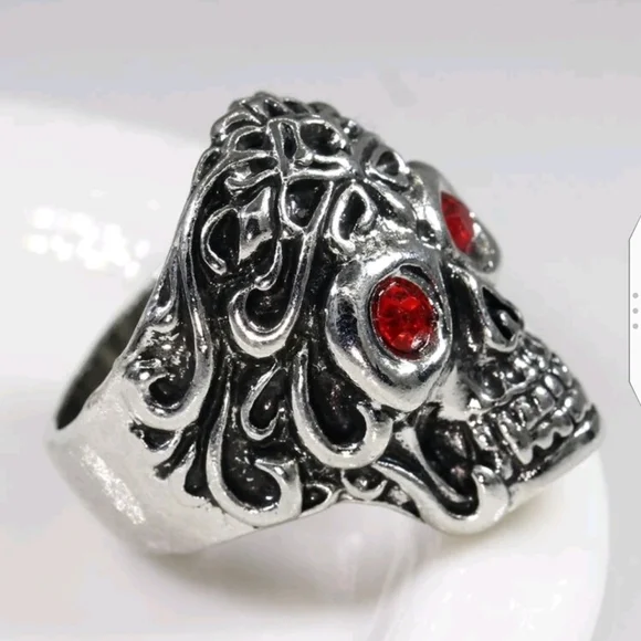 🆕 ☠️SILVER-TONE FAUX RUBY SKULL RING☠️ - Picture 4 of 4